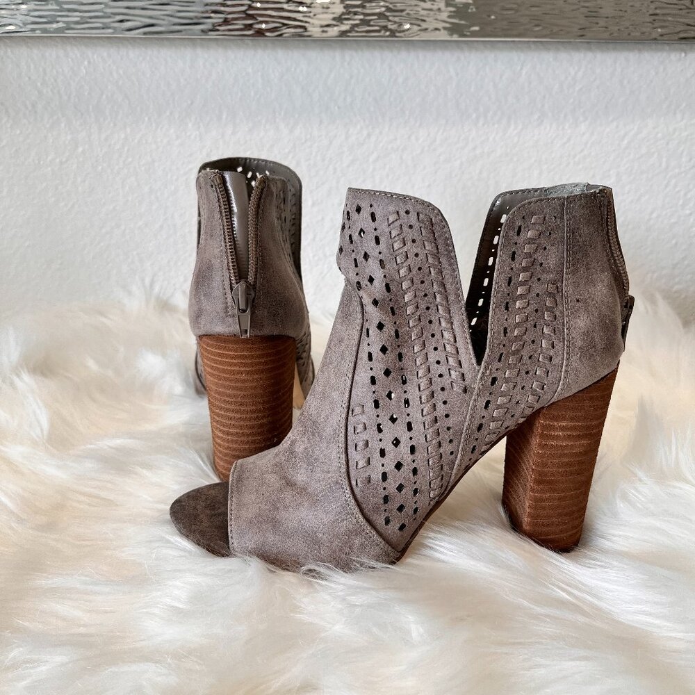 Carlos Santana "Libbie" Peep Toe Block Heel Botties Zip Back 7.5